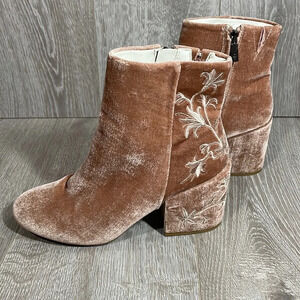 Kenneth Cole Renna Floral Embroidered Velvet Ankle Boots Blush / Dusty Rose 8